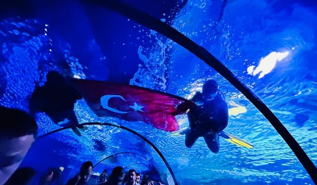 Zafer Bayramı coşkusu sualtında yaşandı