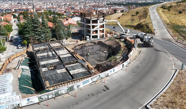 "TOKİ'nin yapamadığını Kazım Kurt yapıyor"