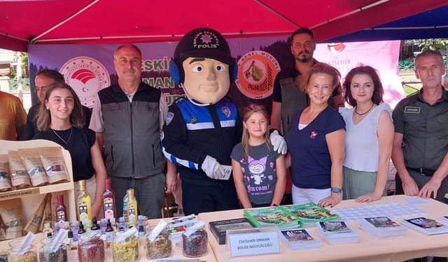 Eskişehir’de polis stantları vatandaşları bilgilendirdi