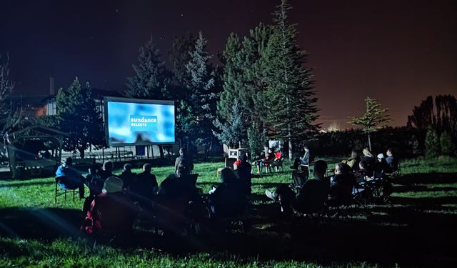 Eskişehir Bisiklet Derneği gezginlerle birlikte film izledi