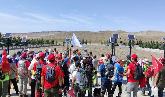 DAK ekibi 25 kilometre katettiği yolda şehitleri andı