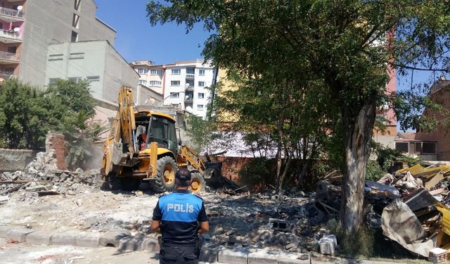 Eskişehir'de riskli metruk binalara karşı önlem alındı