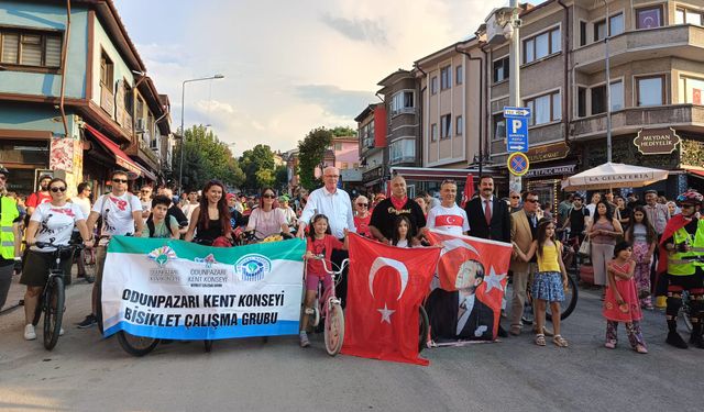 Eskişehir'de bisiklet ve motosikletli Zafer Bayramı coşkusu