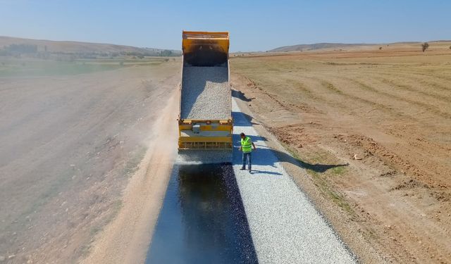 Büyükşehir Belediyesi kırsalda yol çalışmalarına aralıksız bir şekilde devam ediyor