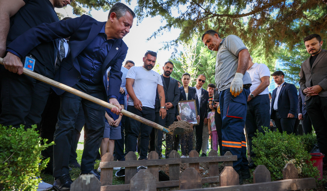 CHP'nin kedisi "Şero" son yolculuğuna uğurlandı