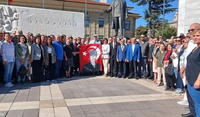 CHP Odunpazarı İlçe Kadın Kolları çelenk bıraktı