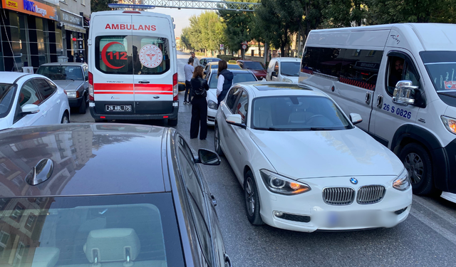 Eskişehir'in göbeğinde zincirleme kaza: 4 araç birbirine girdi