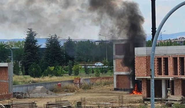 Eskişehir Batıkent Mahallesi'nde ot yangını