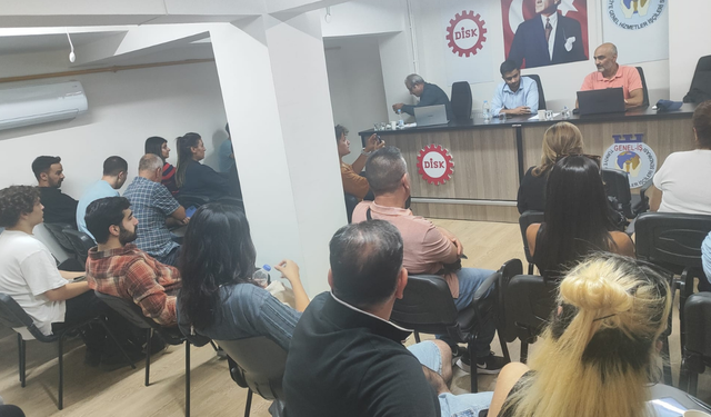 DİSK’e Bağlı Sendikalar Eskişehir’de ortak panel düzenledi