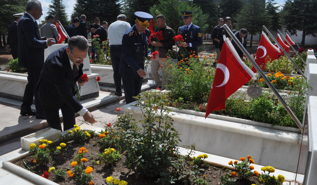 Eskişehir'in kurtuluşunun 102. yılında şehitler minnet ve şükranla anıldı