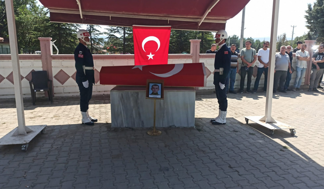 Eskişehir şehidini son yolculuğuna uğurladı