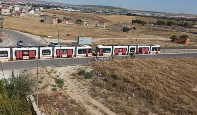 Eskişehir'de tramvay hattında arıza: Vatandaşlar yolda kaldı