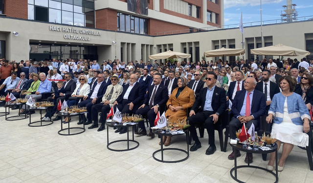 Utku Çakırözer'den Hacı Hatice Ongurlar Ortaokulu açılışına katıldı