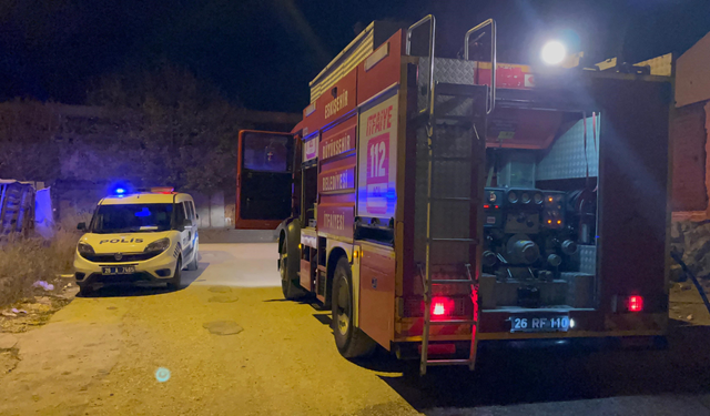 Eskişehir'de alkollü şahıs felakete neden oluyordu... Çöpleri ateşe verip kaçtı