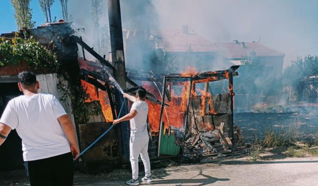 Eskişehir'de yangın paniği: Garaj küle döndü