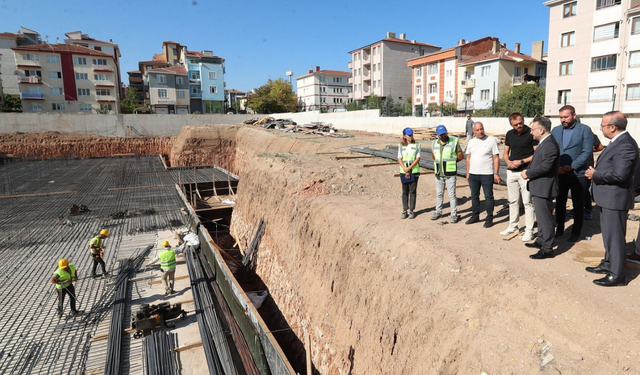 Vali Aksoy okul inşaatında incelemelerde bulundu