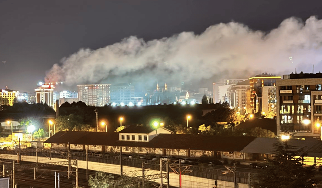 Eskişehir'de otelin çatı katında yangın çıktı