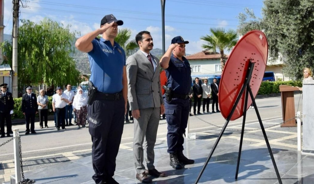 Mihalgazi'de çelenk sunma töreni yapıldı