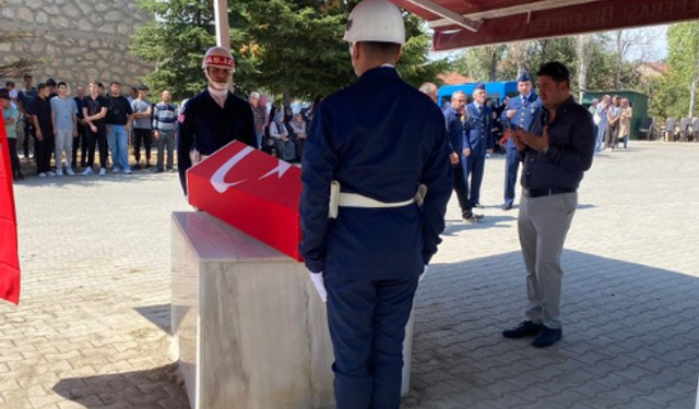 AK Parti Odunpazarı teşkilatı Eskişehirli şehidin cenaze törenine katıldı