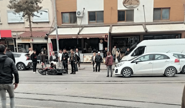 Eskişehir'de otomobil ile motosiklet çarpıştı: 1 yaralı