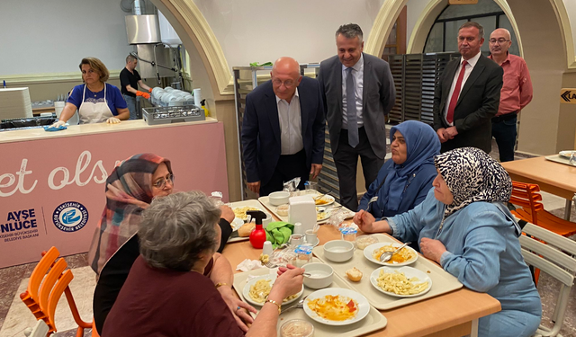 CHP Eskişehir Milletvekili Çakırözer Halk Lokantası'nda vatandaşla buluştu