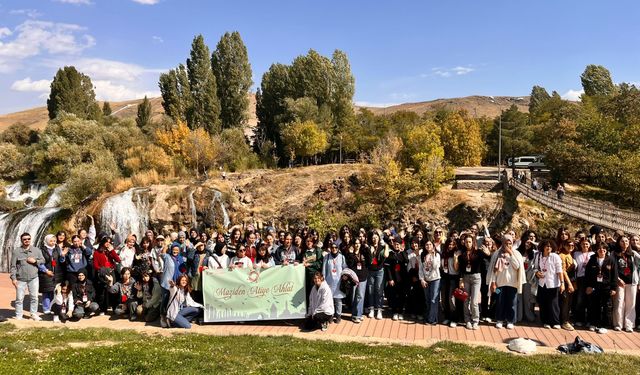 Eskişehirli öğrenciler 'Maziden Âtiye Ahlat' programında buluştu