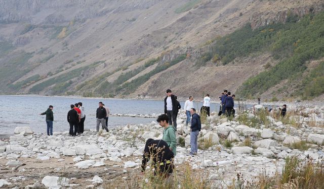 Eskişehirli öğrenciler Türkiye'nin en büyük krater gölünde buluştu