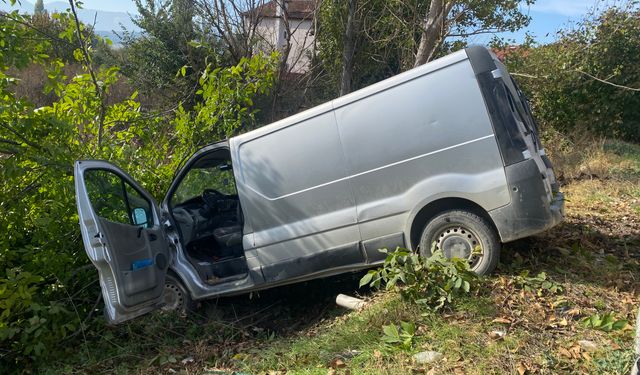 Seyir halindeki araç yoldan çıktı: Sürücünün eşi hayatını kaybetti