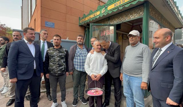 İçişleri Bakanı Ali Yerlikaya Eskişehir'de esnafla bir araya geldi