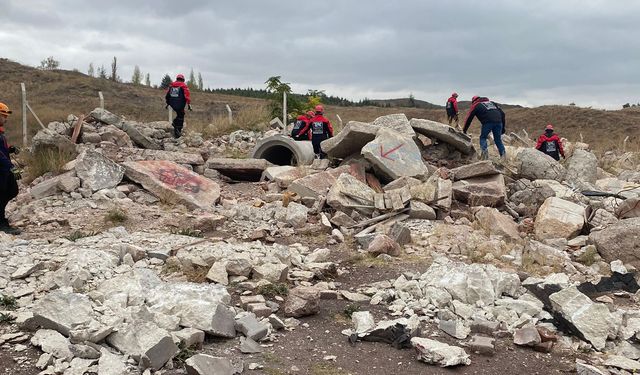 AFAD Eskişehir'den depremde arama kurtarma eğitimi