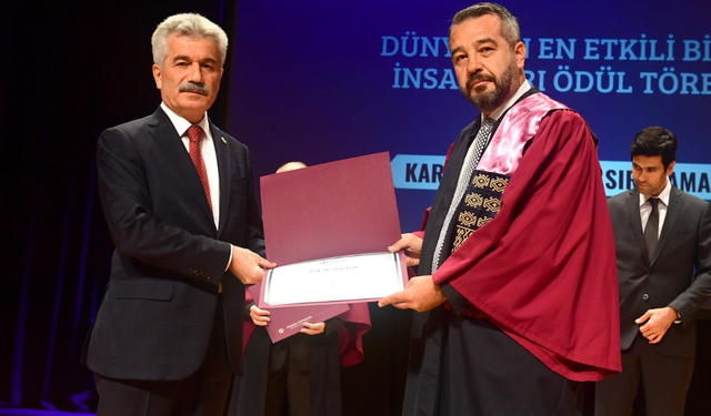 Prof. Dr. Cem Işık Anadolu Üniversitesi'ni dünya çapında temsil ediyor