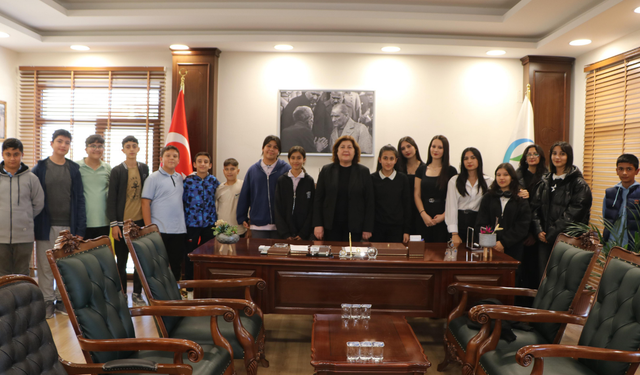 Çifteler Belediyesi Akademisi sınav dönemlerinde öğrencilerin yanında