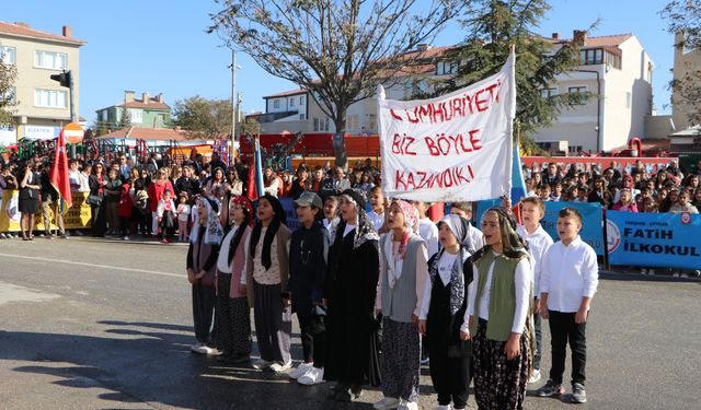 Çifteler'de Türkiye Cumhuriyeti'nin 101. yılı coşkulu bir tören ile kutlandı