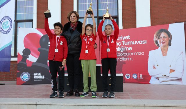 Eskişehir'de satranç turnuvasının şampiyonları belli oldu