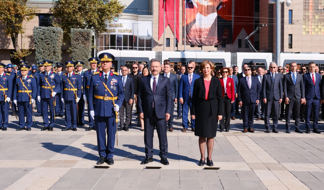 Cumhuriyetimizin 101’inci yaşı için Vilayet Meydanı’nda tören düzenlendi