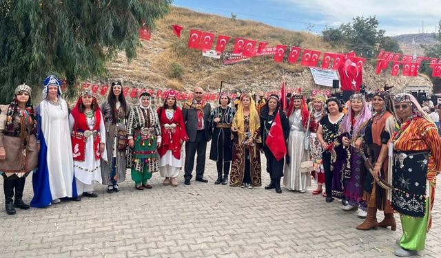 ‘Kahraman Türk Kadınları’ tiyatro gösterisine yoğun ilgi