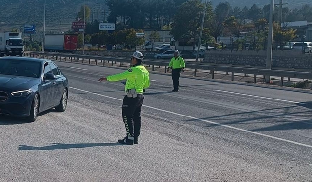 Eskişehir yolunda onlarca sürücüye ceza yağdı