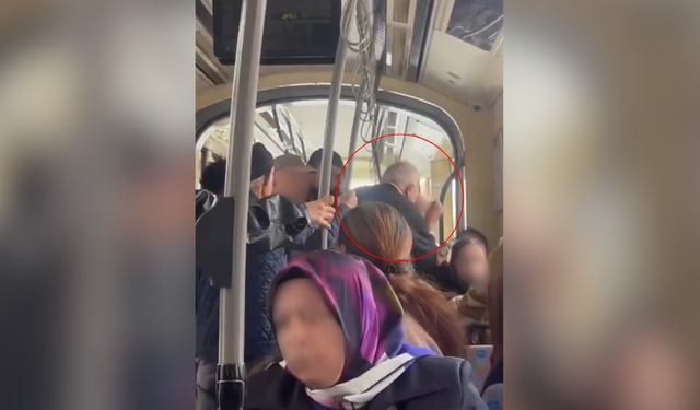 Eskişehir'de tramvayda yer verme kavgası kamerada