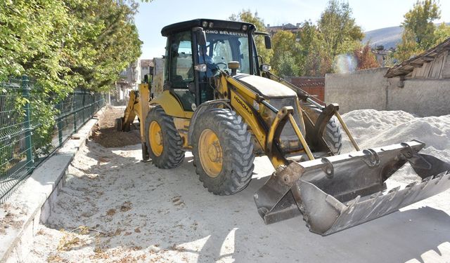 İnönü Belediyesi çevre düzenleme çalışmalarına devam ediyor