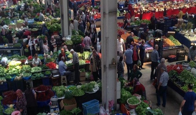 Eskişehir'de vatandaşların tepkisi büyüdü: Pazardaki ürünler çürük mü?