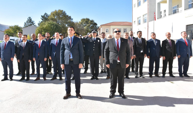 İnönü'de çelenk sunma töreni gerçekleştirildi