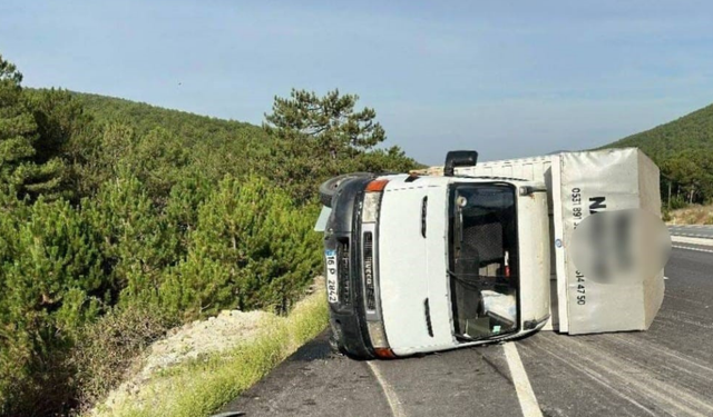 Kütahya'da kontrolden çıkan tır devrildi: 1 yaralı