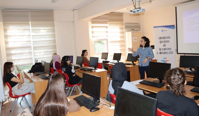 "Mülakat Teknikleri, Öz Geçmiş Hazırlama, Etkili İletişim Yöntemleri" eğitimi verildi