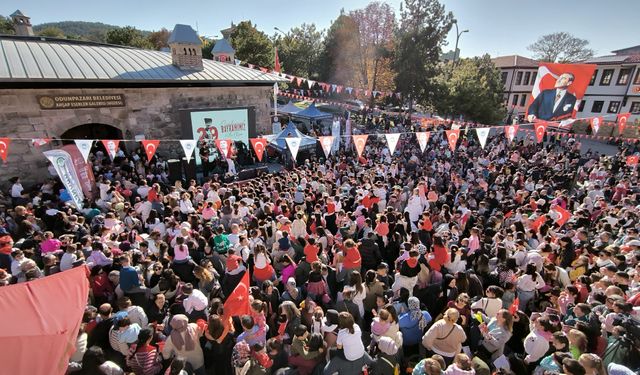 Eskişehir'de minikler Cumhuriyet Bayramını konserle kutladı