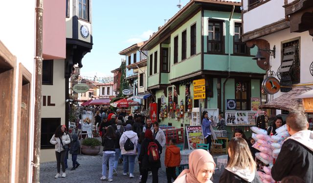 Eskişehir hafta sonu turist akınına uğradı