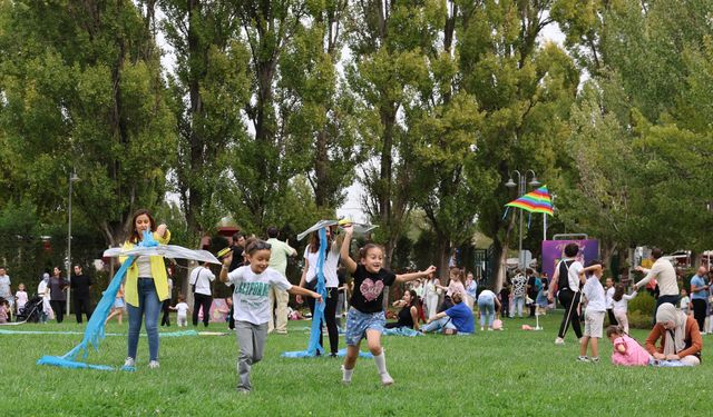 Eskişehir Büyükşehir'in Uçurtma Şenliği yoğun ilgi gördü