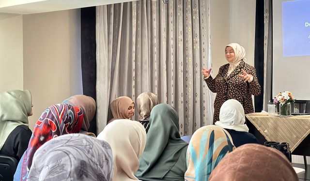 Vekil Gürcan, Hanımların Sesi Derneği'nin seminerine katıldı