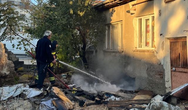 Eskişehir'de evin bahçesinde çıkan yangın panik dolu anlar yaşattı