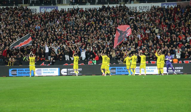 Sende tribünde yerini al!