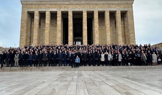 Bakan Tekin 81 ilden öğretmenlerle Anıtkabir'i ziyaret etti